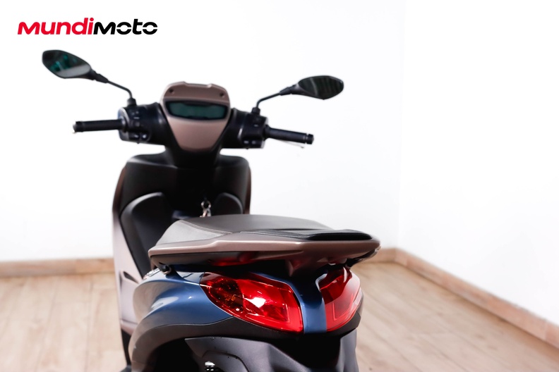 Motorbike image 9