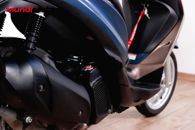 Motorbike image 3