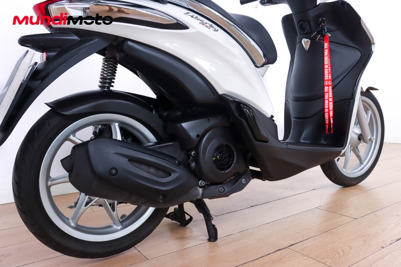 Motorbike image 3