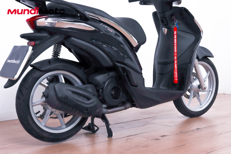 Motorbike image 3