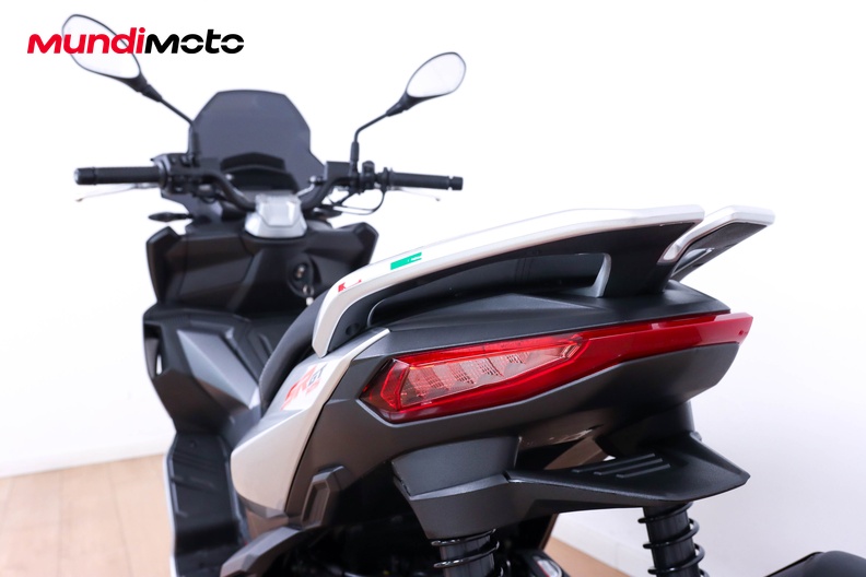 Motorbike image 9