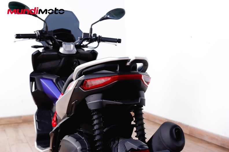 Motorbike image 9