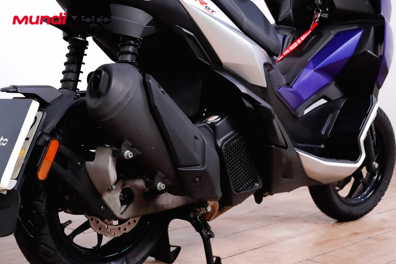Motorbike image 3