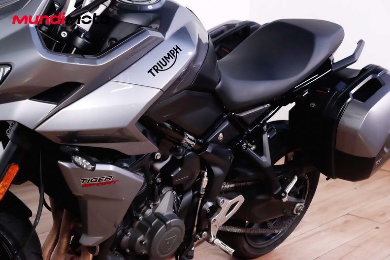 Motorbike image 8