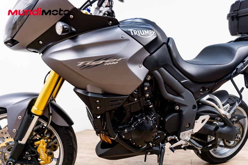 Motorbike image 9