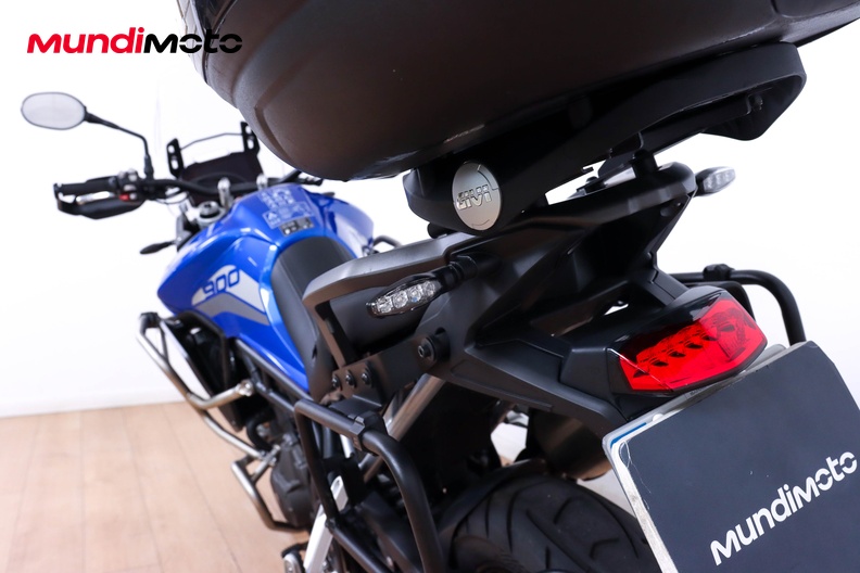 Motorbike image 9