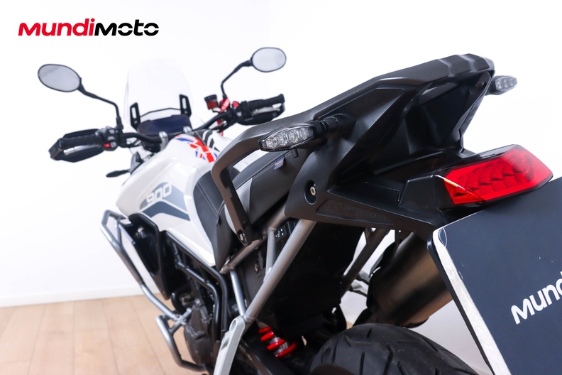 Motorbike image 9