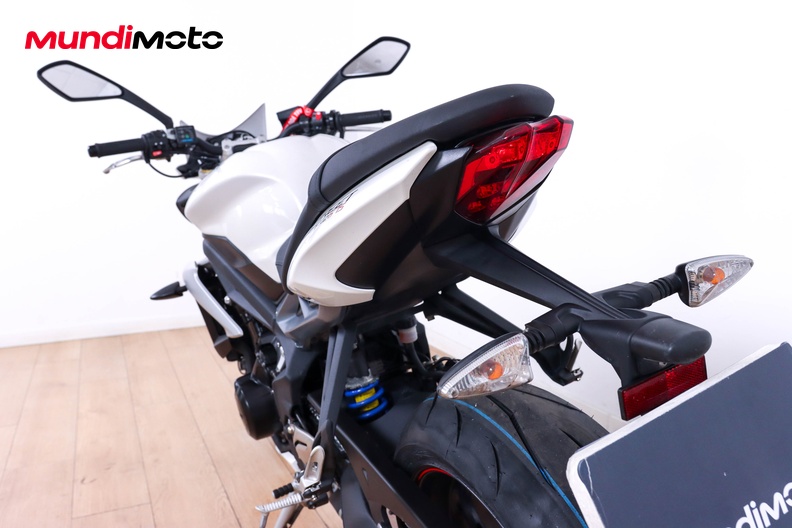 Motorbike image 9