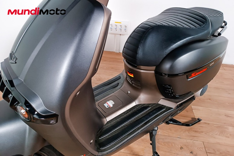 Motorbike image 9