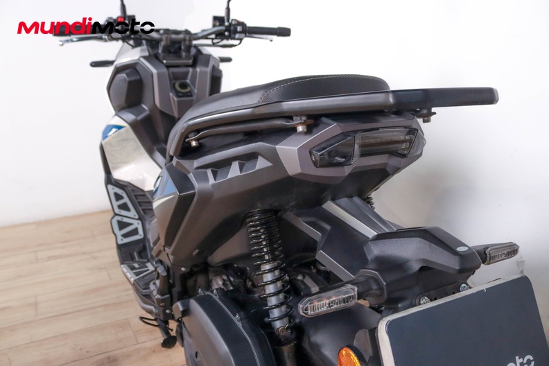 Motorbike image 9