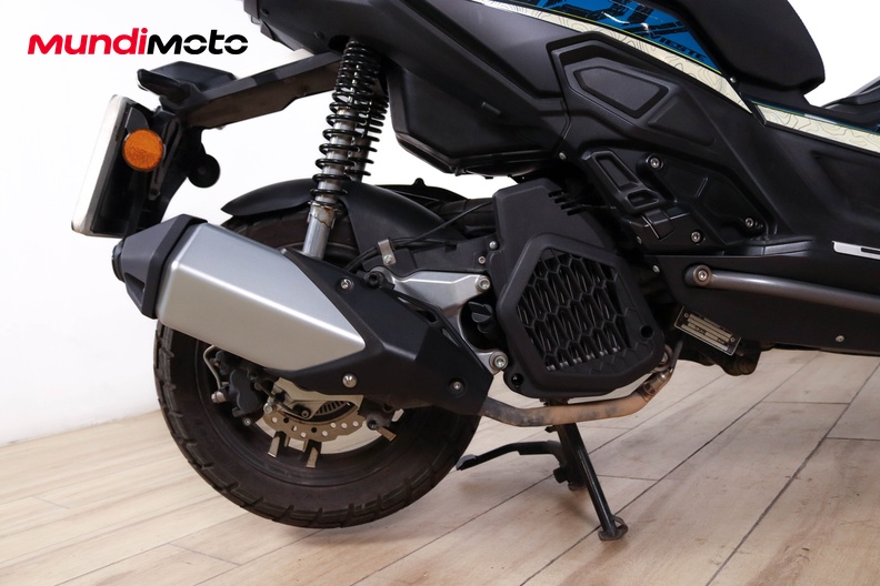 Motorbike image 3