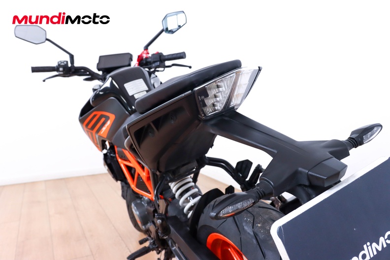 Motorbike image 9