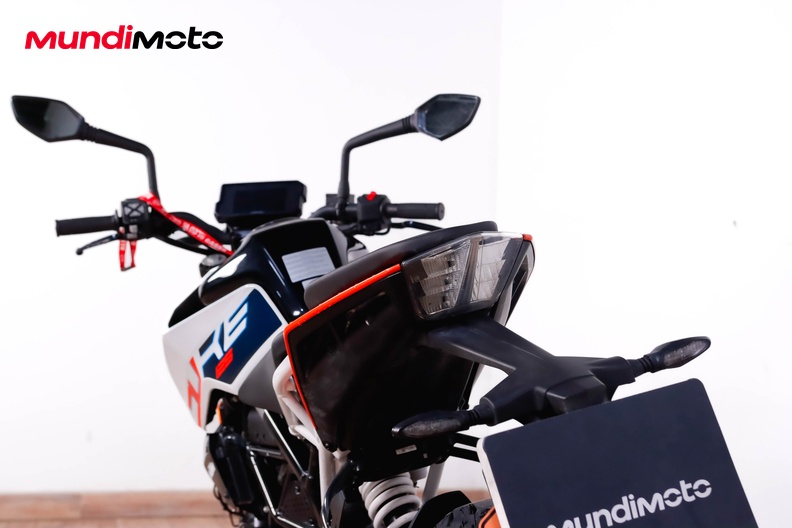 Motorbike image 9