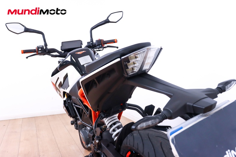 Motorbike image 9