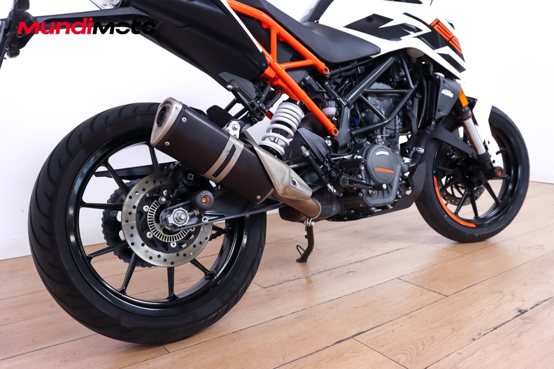 Motorbike image 3