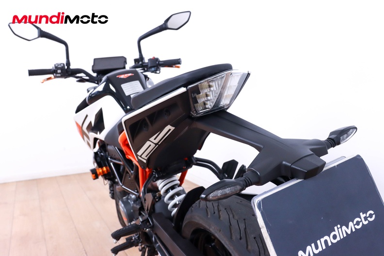 Motorbike image 9