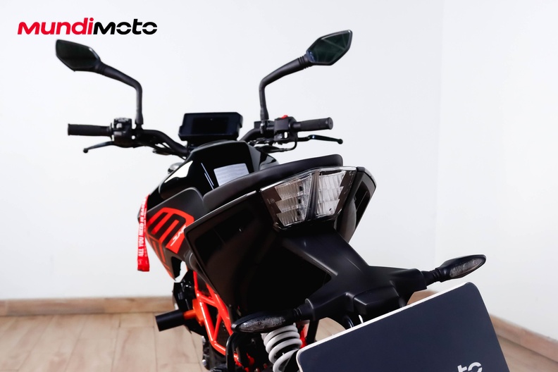 Motorbike image 9