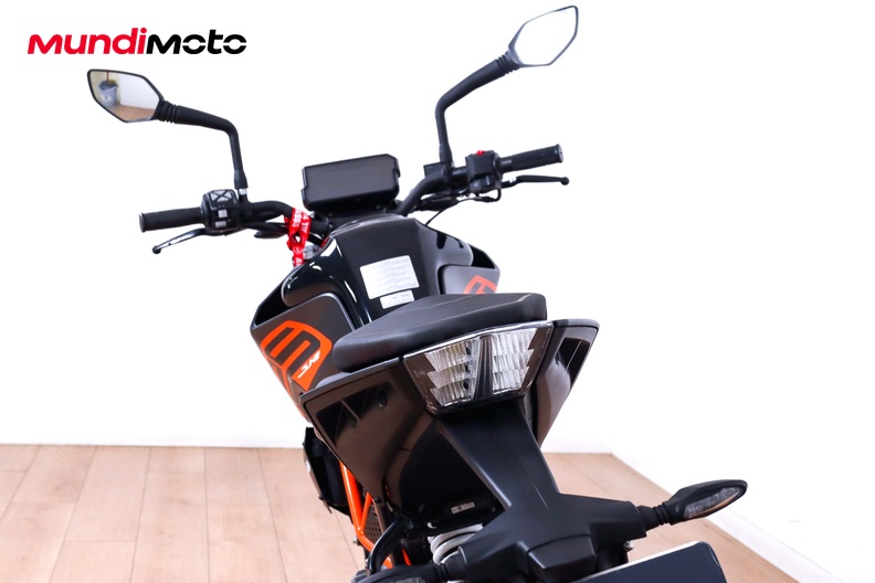 Motorbike image 9