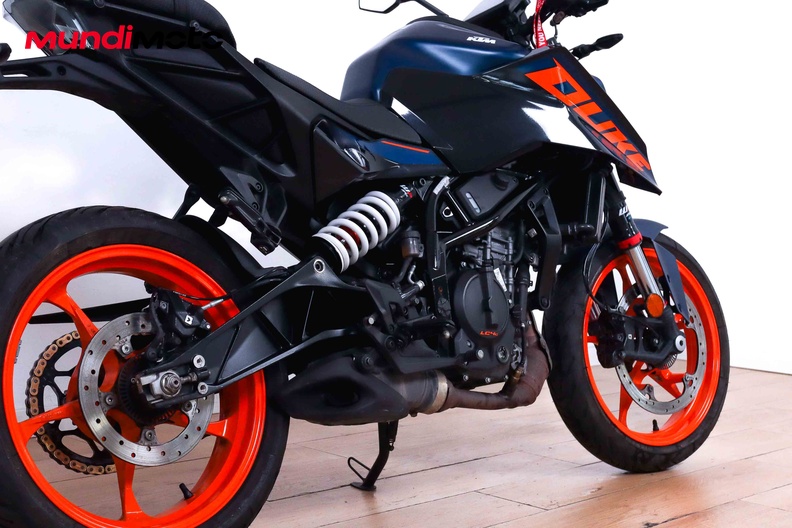 Motorbike image 3