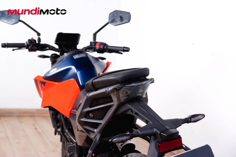 Motorbike image 9
