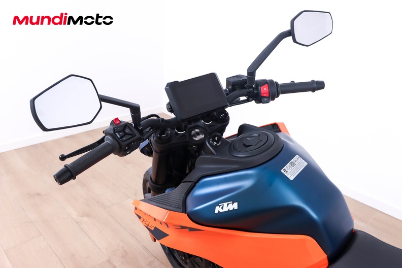 Motorbike image 10