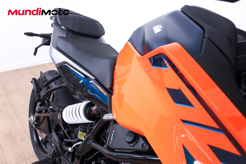 Motorbike image 13
