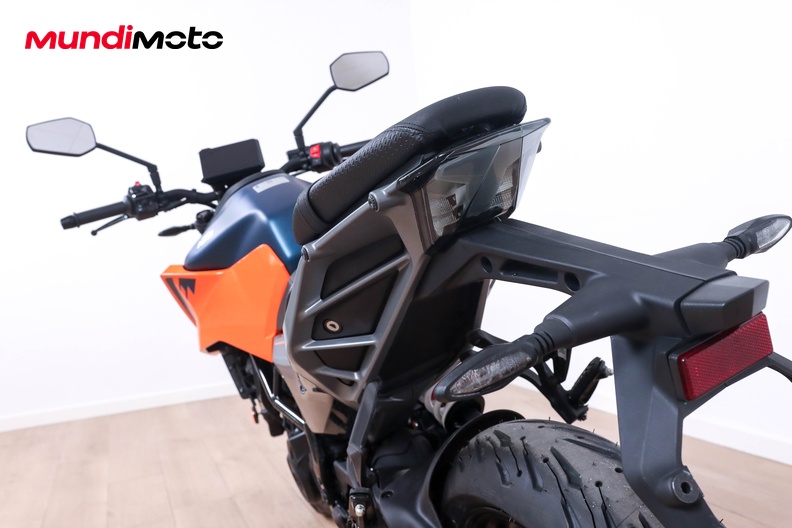 Motorbike image 9