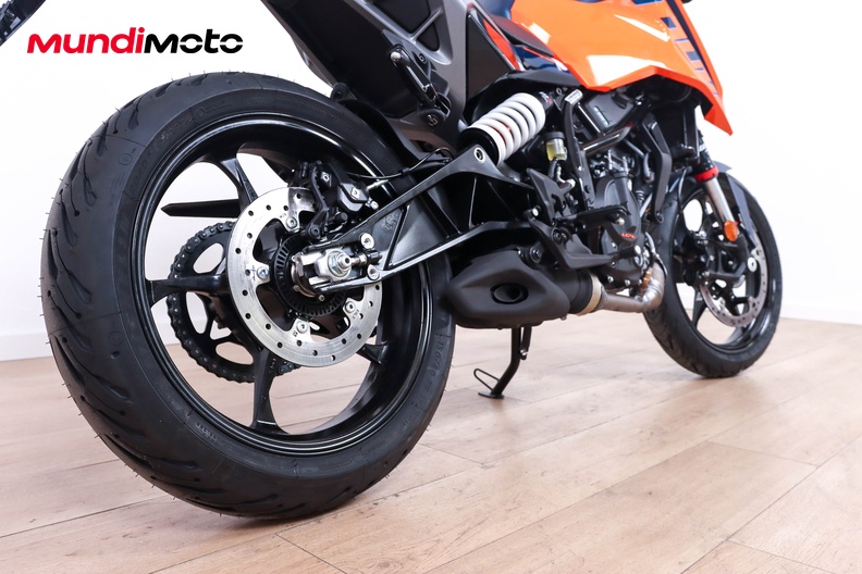 Motorbike image 3