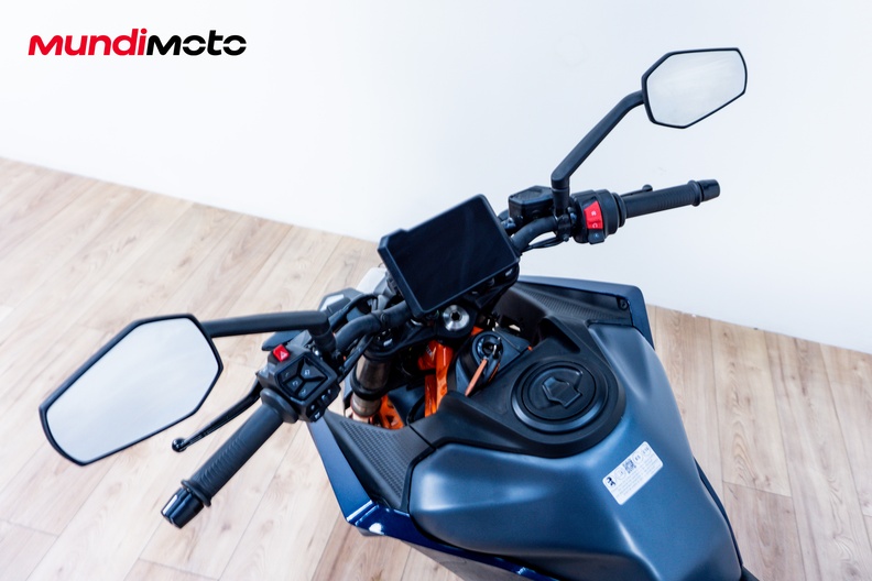 Motorbike image 10