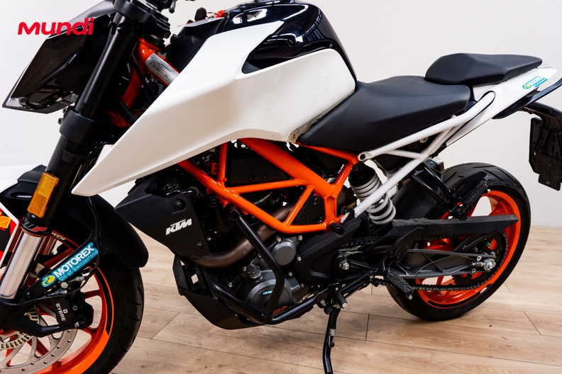Motorbike image 9