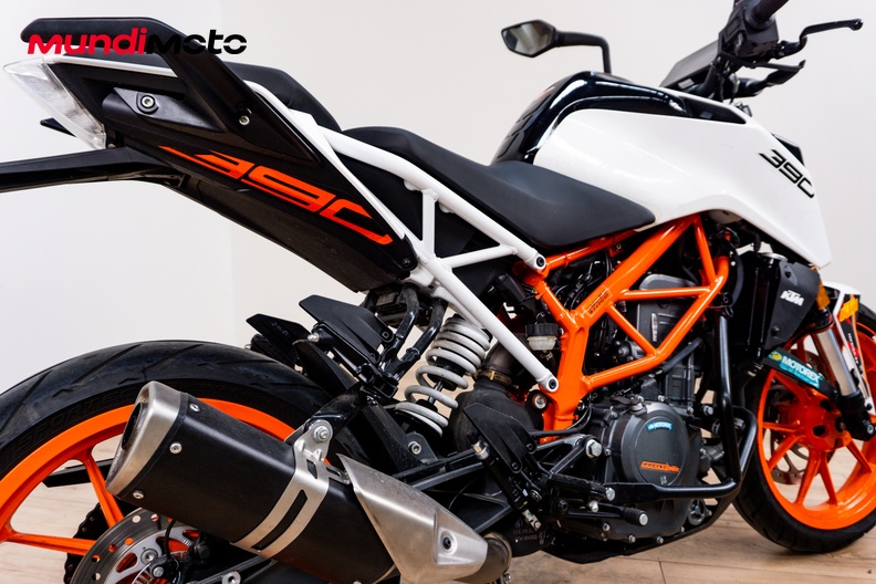 Motorbike image 3