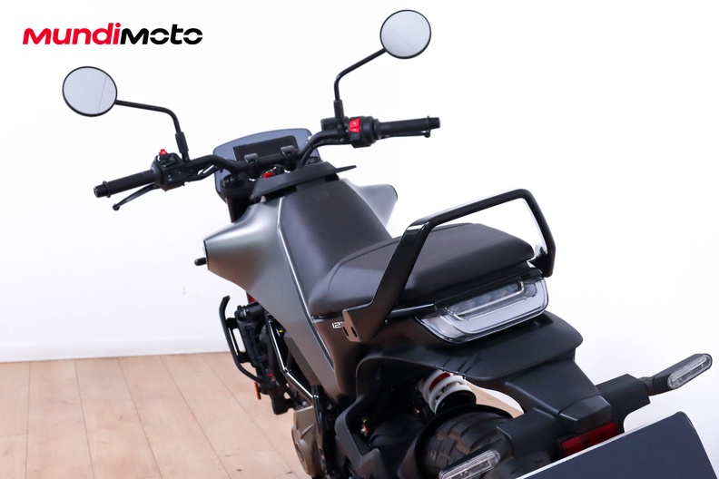 Motorbike image 9
