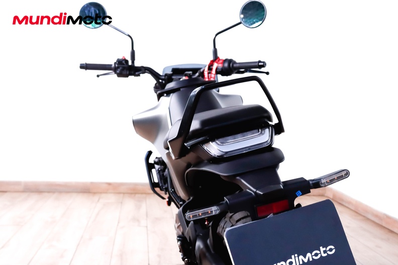 Motorbike image 9