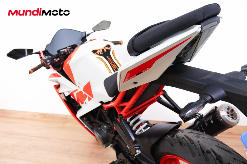 Motorbike image 9