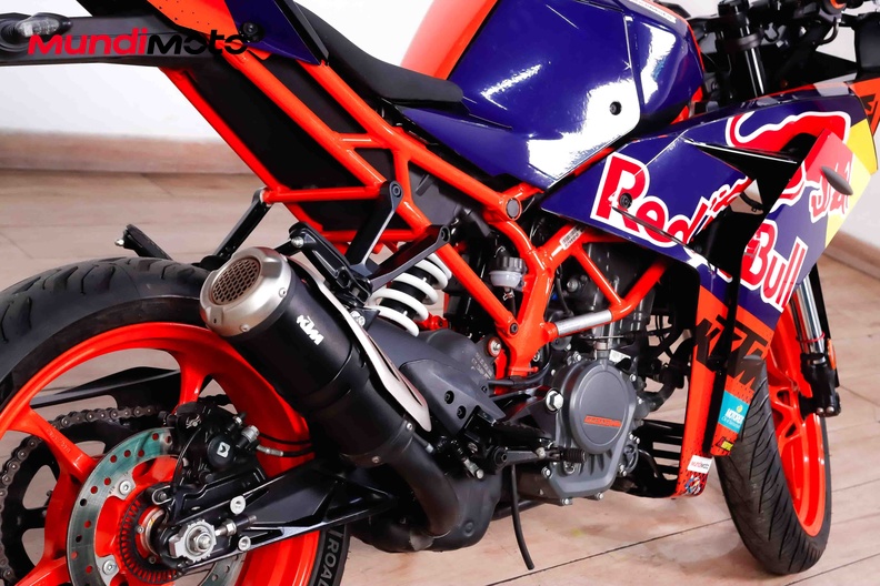 Motorbike image 3
