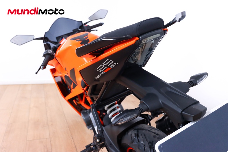 Motorbike image 9