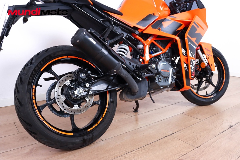 Motorbike image 3