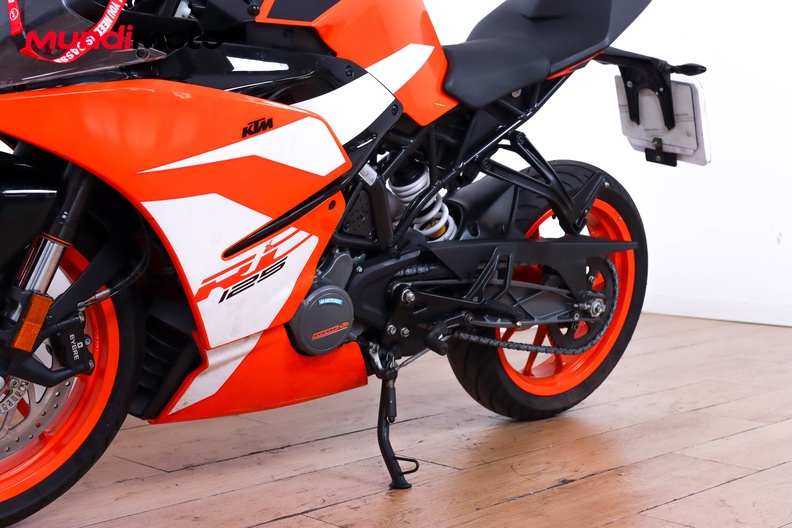 Motorbike image 8
