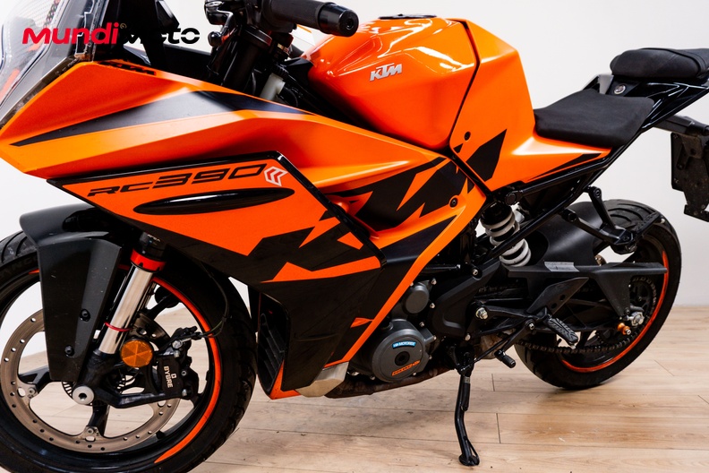 Motorbike image 9