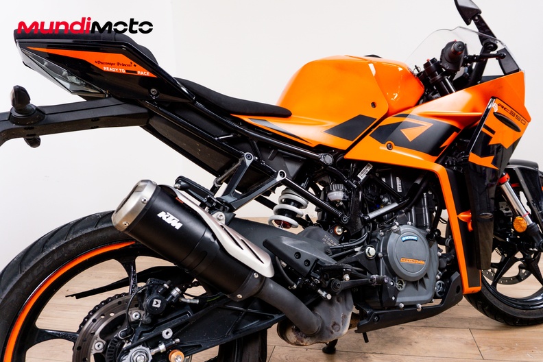 Motorbike image 3