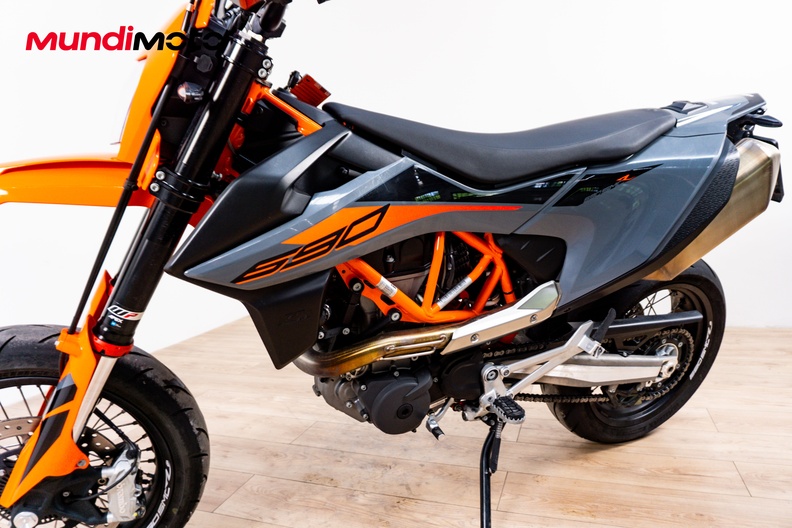 Motorbike image 9