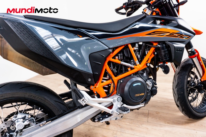 Motorbike image 3