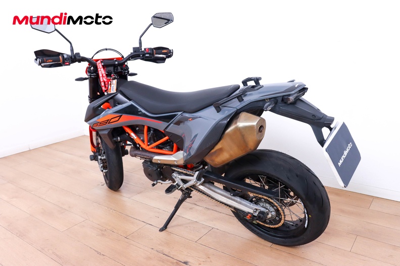 Motorbike image 6