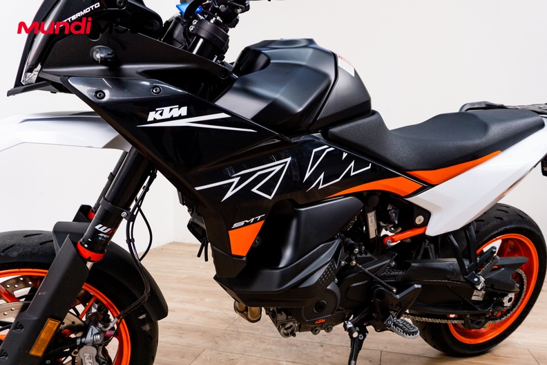 Motorbike image 9