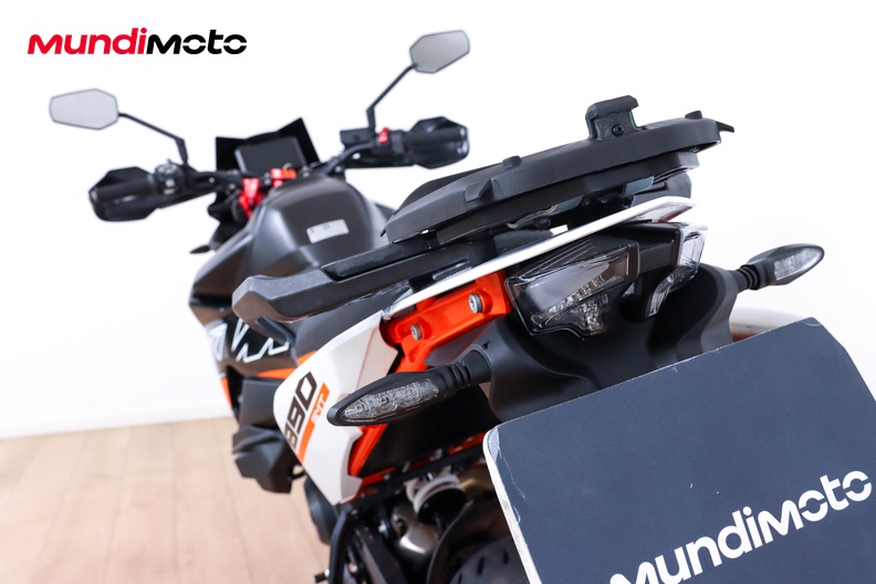 Motorbike image 9