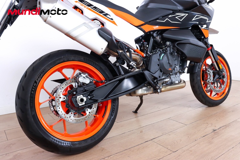 Motorbike image 3