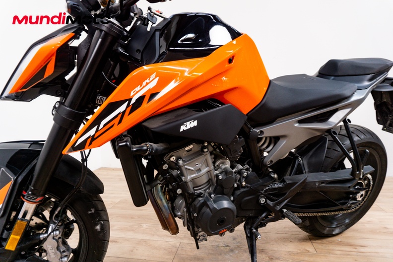 Motorbike image 9