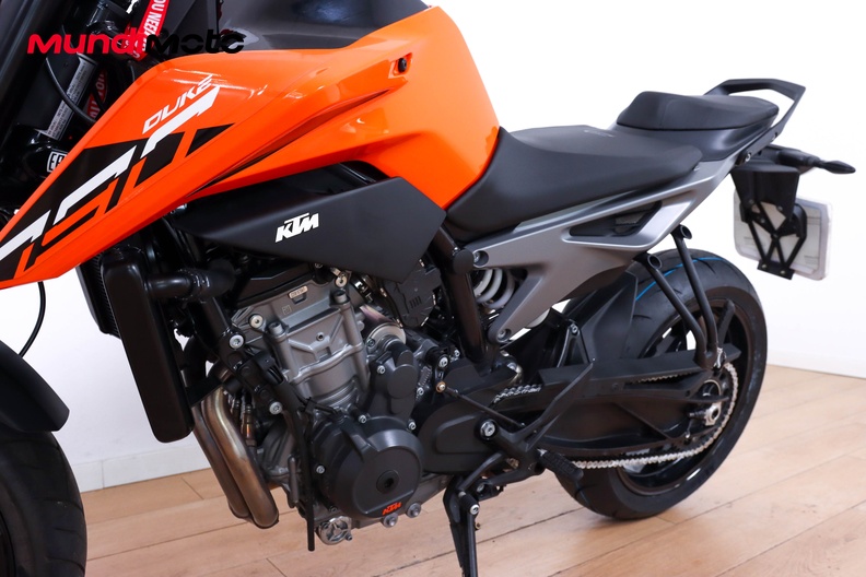 Motorbike image 8