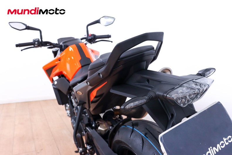 Motorbike image 9