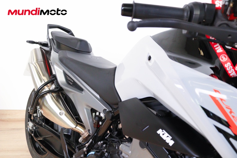 Motorbike image 13